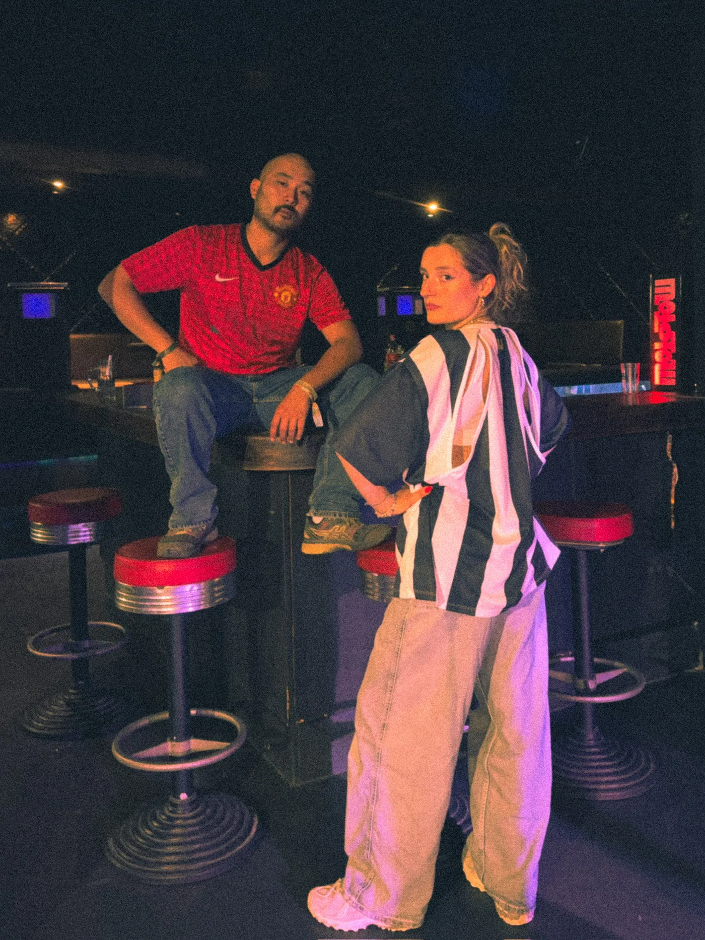 Candid Moment an der Bar